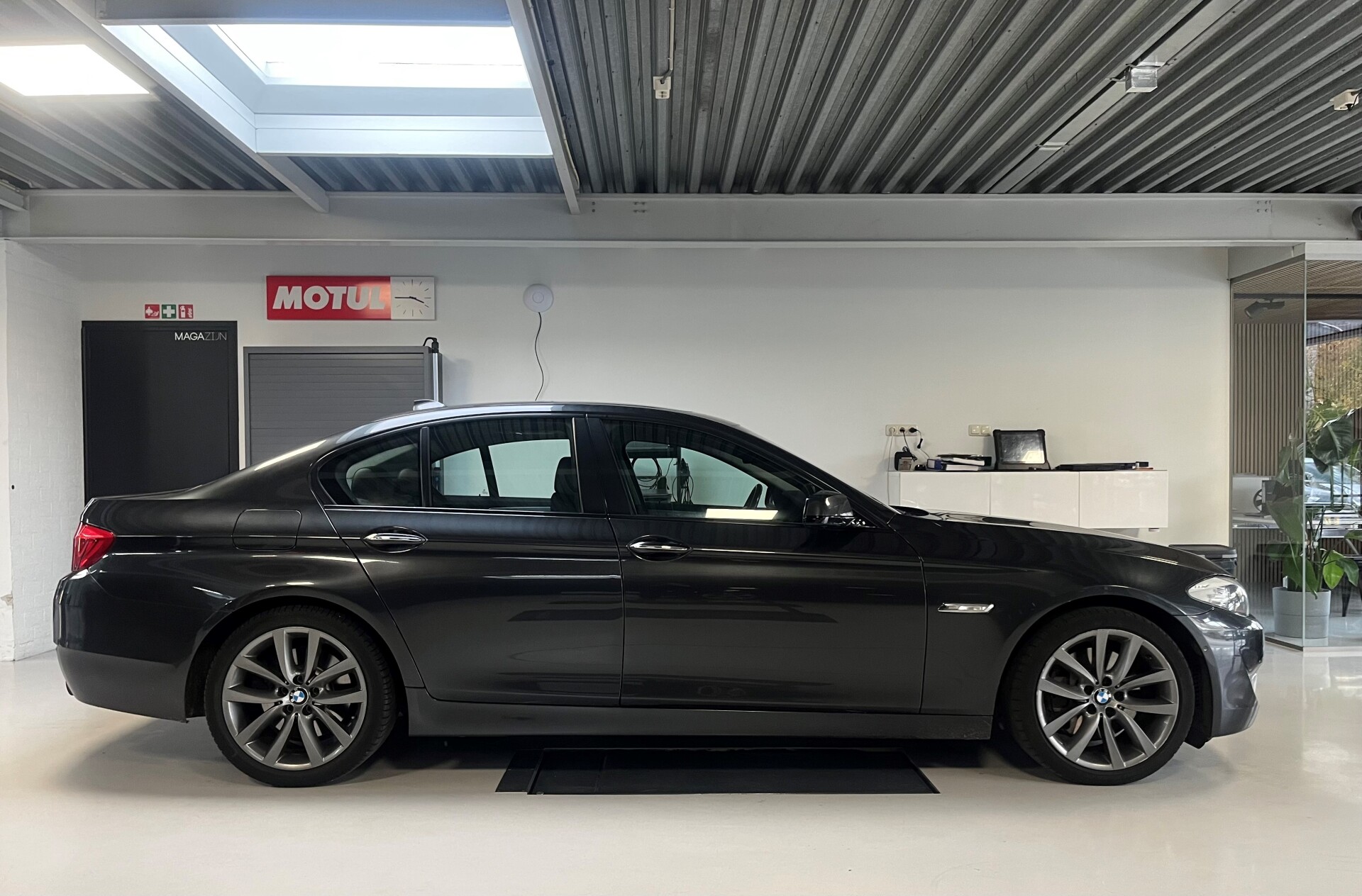 BMW 535i Sedan